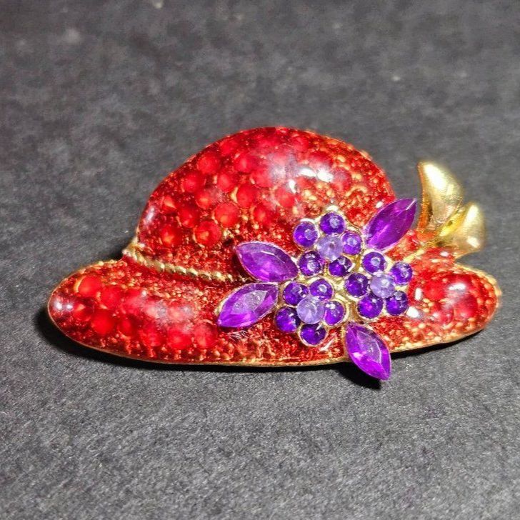 *Sale* Vintage Gold Tone Red And Purple Hat Brooch